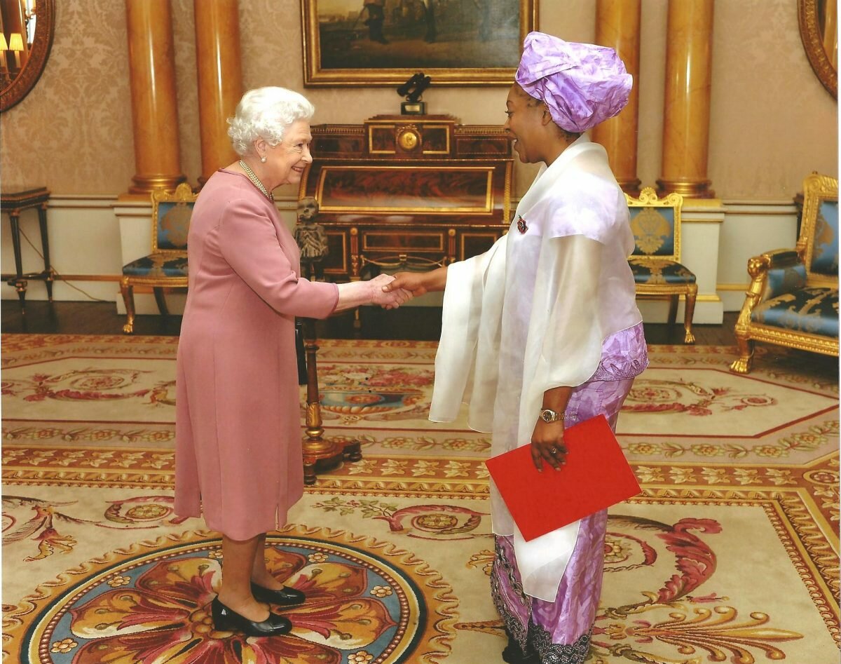 La Embajadora de Guinea Ecuatorial presenta sus credeciales ante su Majestad la Reina de Inglaterra