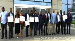 Diplomas para los alumnos ecuatoguineanos de la Escuela de Arquitectura de Togo